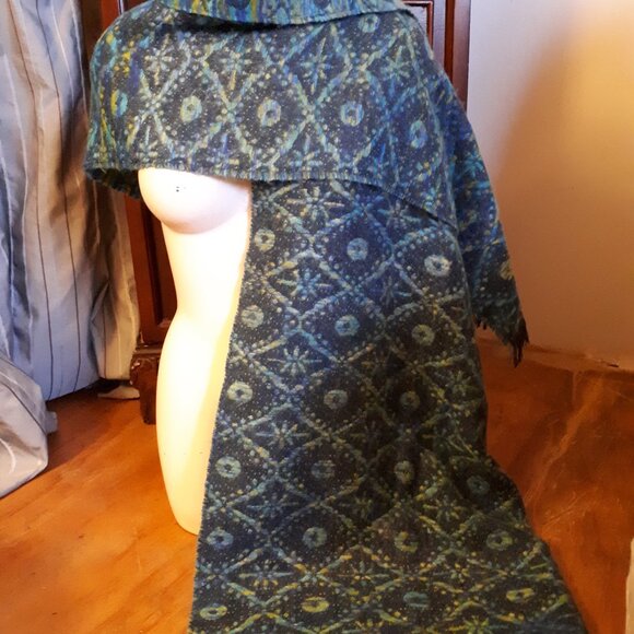 Beautiful Shawl by Etereo - Vivid colors of turquoise and green - Picture 1 of 8